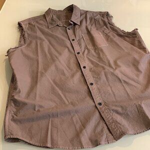 Levi's sleeveless shirt - small hole - Size XXL